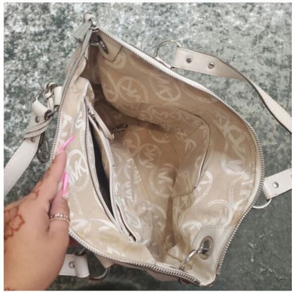 Michael Kors Uptown Astor Stud Shoulder Bag Cream - Picture 8 of 14